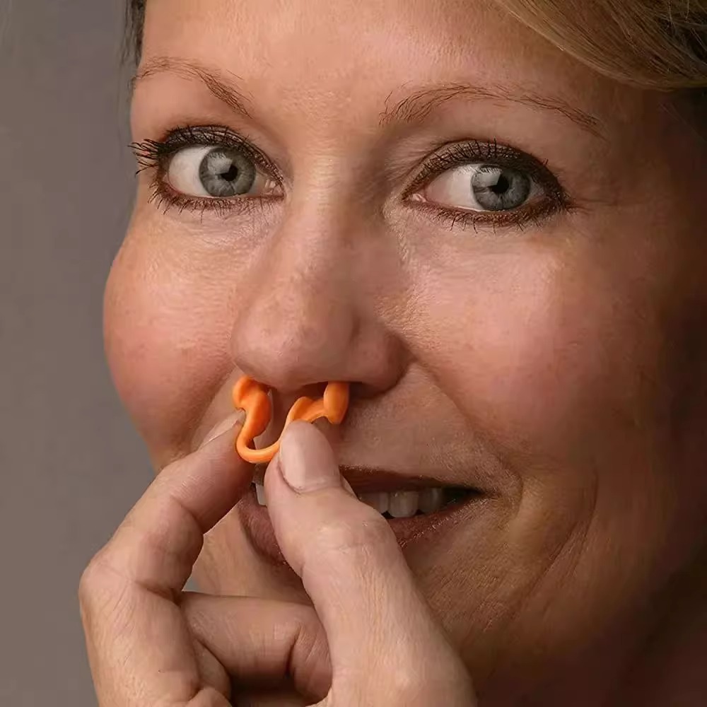 Miękki silikonowy aparat przec – Anti Snore Contour Pillow recenzja i cena